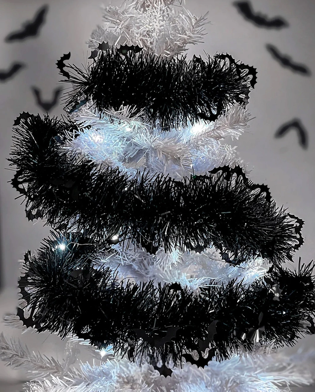 Spooky Lametta Girlande 200 Cm KILLSTAR 3 Spooky Lametta Girlande 200 Cm KILLSTAR