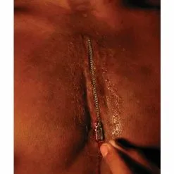 Realistische Zipperwunde